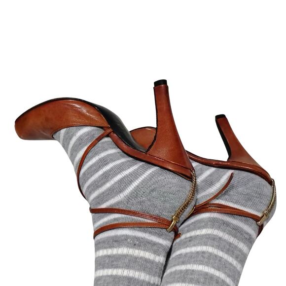 60s Brown Leather Ankle Wrap Strap Closed Toe Chainlink Detail Heels Size 7.5 - Picture 6 of 15